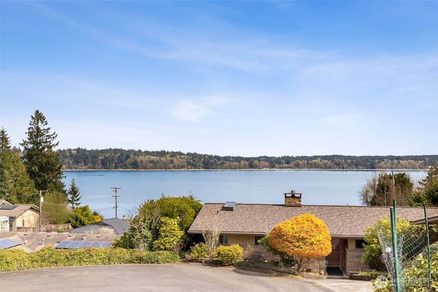 2121 Beverly Beach Drive NW, Olympia, WA 98502