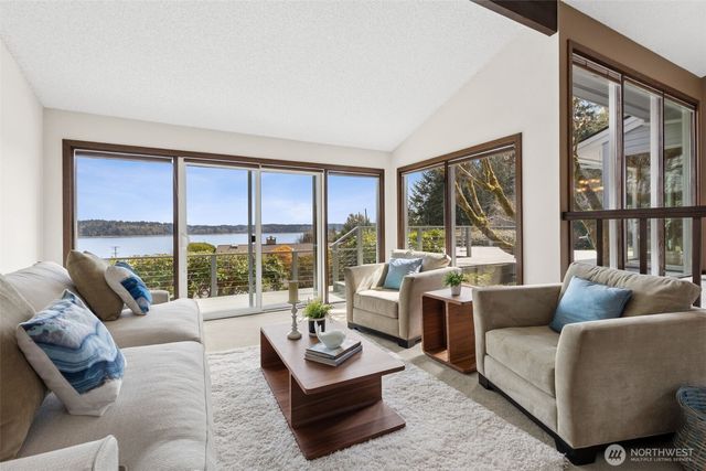 2121 Beverly Beach Drive NW, Olympia, WA 98502