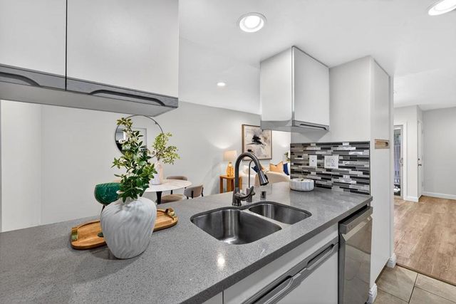 225 Red Oak Drive H, Sunnyvale, CA 94086