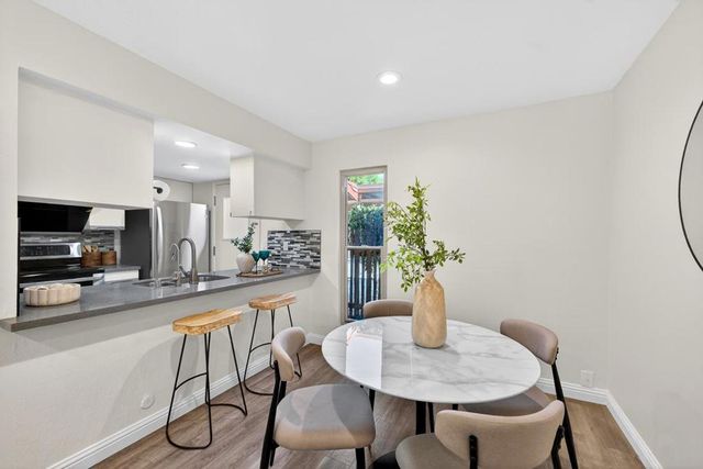 225 Red Oak Drive H, Sunnyvale, CA 94086