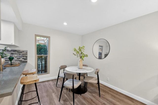 225 Red Oak Drive H, Sunnyvale, CA 94086