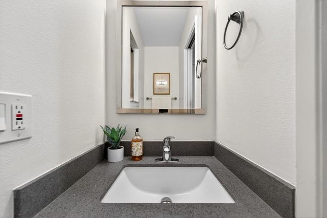 225 Red Oak Drive H, Sunnyvale, CA 94086