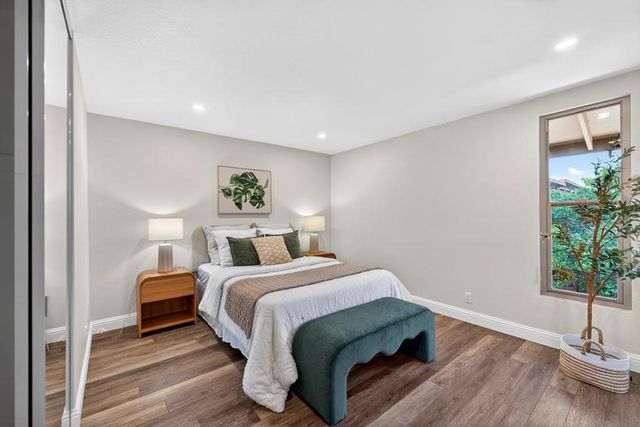 225 Red Oak Drive H, Sunnyvale, CA 94086