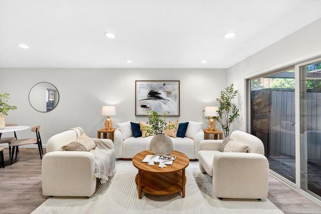 225 Red Oak Drive H, Sunnyvale, CA 94086