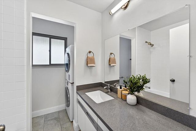 225 Red Oak Drive H, Sunnyvale, CA 94086