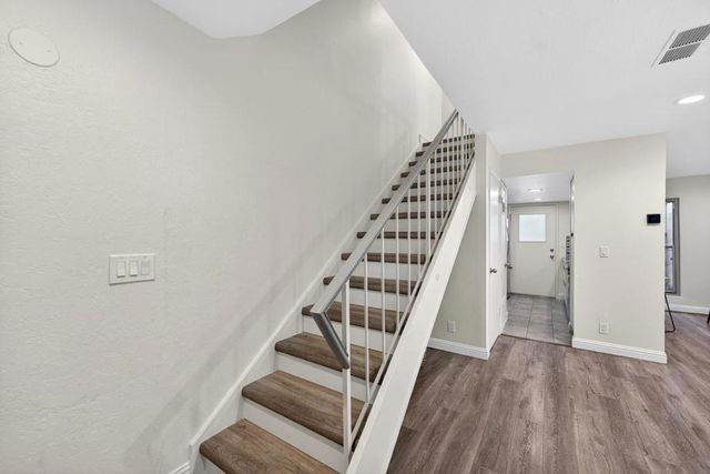 225 Red Oak Drive H, Sunnyvale, CA 94086