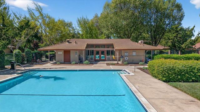 225 Red Oak Drive H, Sunnyvale, CA 94086