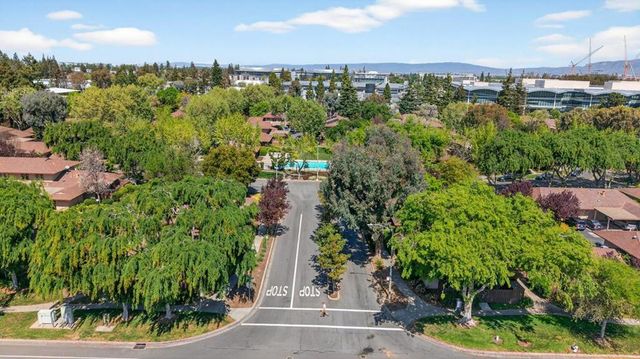 225 Red Oak Drive H, Sunnyvale, CA 94086