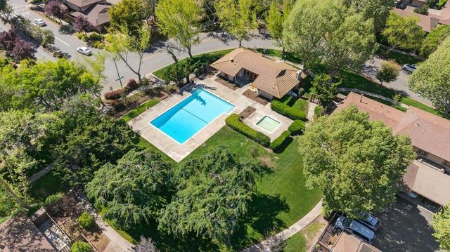 225 Red Oak Drive H, Sunnyvale, CA 94086