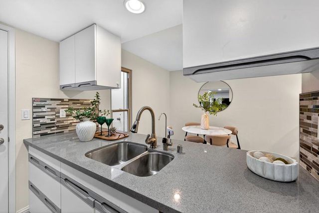 225 Red Oak Drive H, Sunnyvale, CA 94086