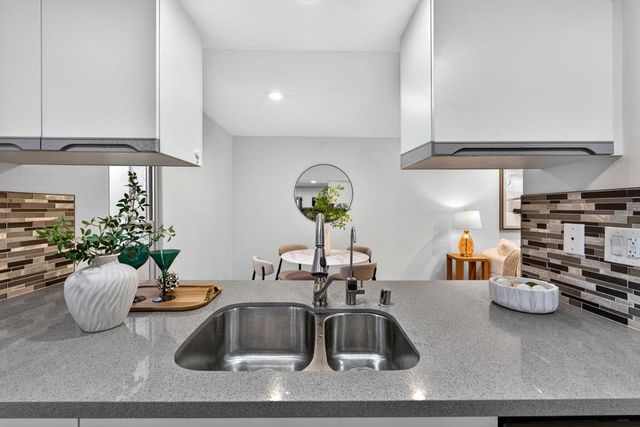 225 Red Oak Drive H, Sunnyvale, CA 94086