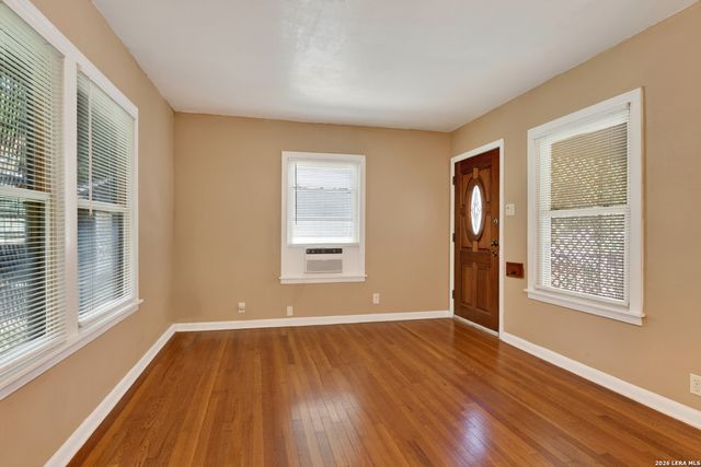 1322 W Malone, San Antonio, TX 78225