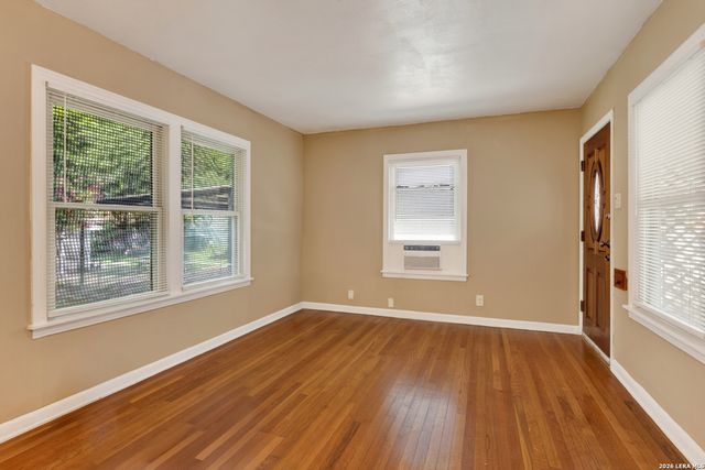 1322 W Malone, San Antonio, TX 78225