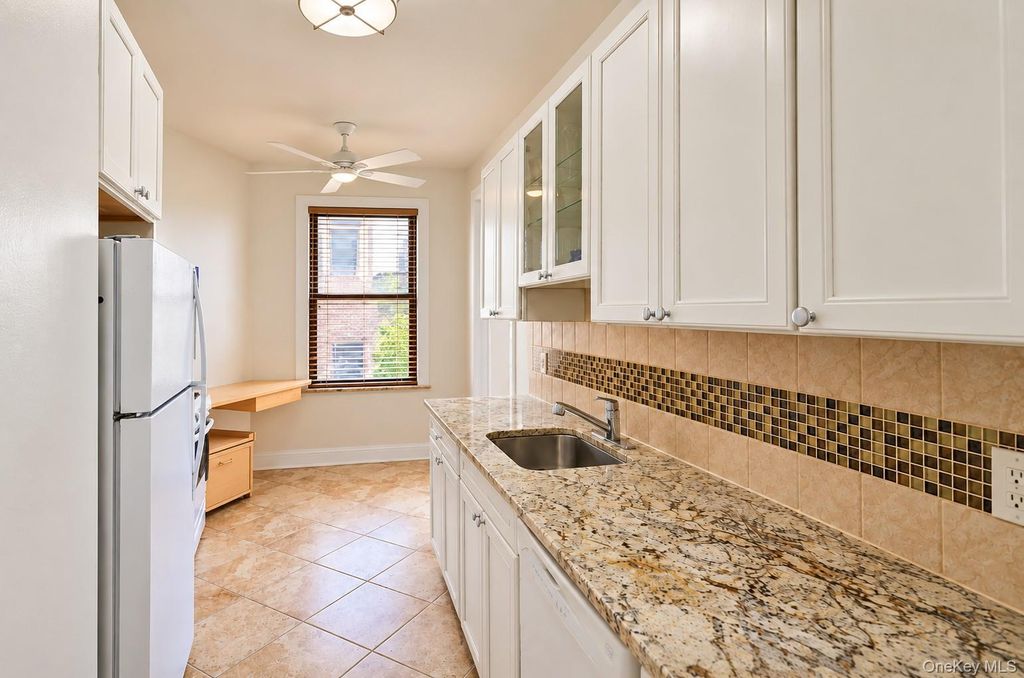 31 Pondfield Road West 51, Bronxville, NY 10708 — photo 5