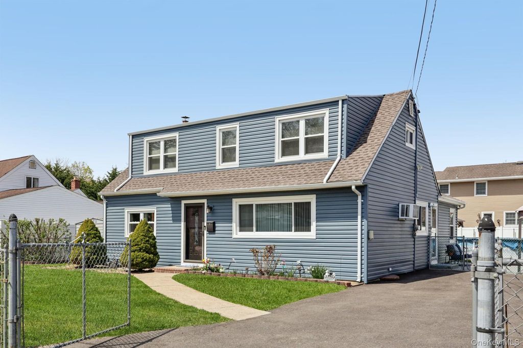 1326 4th Street, West Babylon, NY 11704