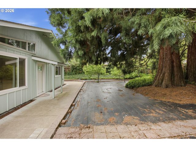 105 E 39TH Ave, Eugene, OR 97405