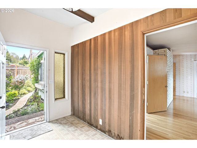 105 E 39TH Ave, Eugene, OR 97405