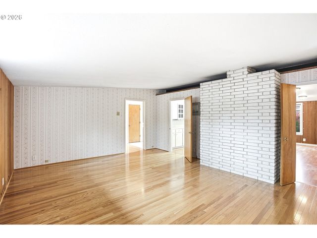 105 E 39TH Ave, Eugene, OR 97405