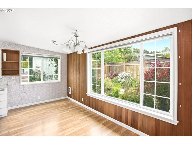 105 E 39TH Ave, Eugene, OR 97405