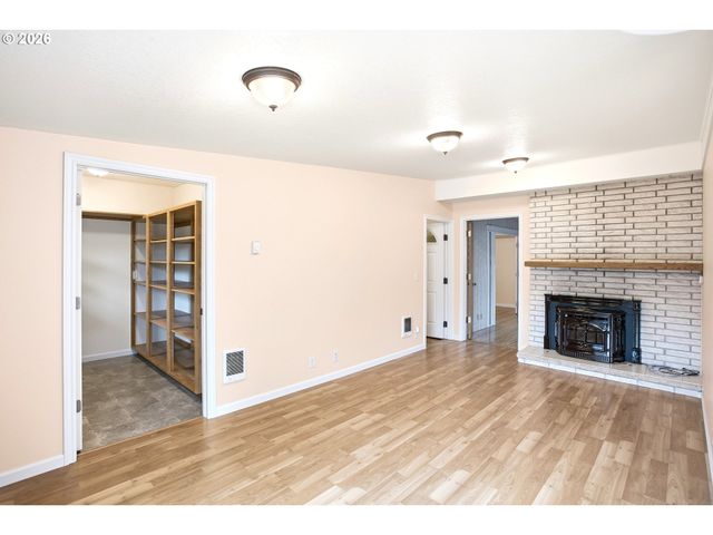 105 E 39TH Ave, Eugene, OR 97405