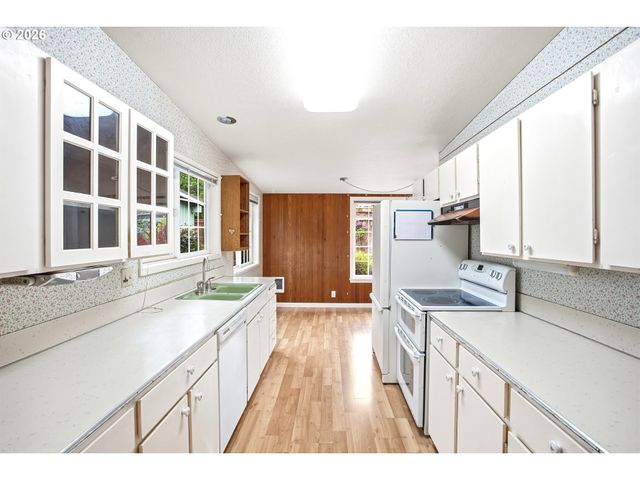105 E 39TH Ave, Eugene, OR 97405
