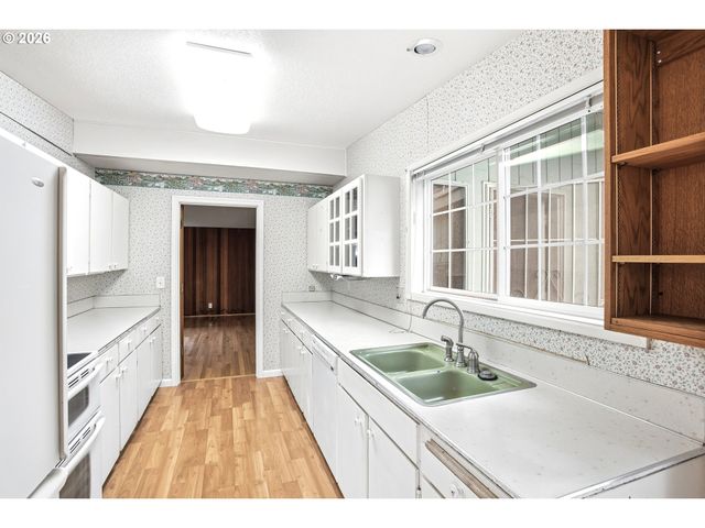 105 E 39TH Ave, Eugene, OR 97405
