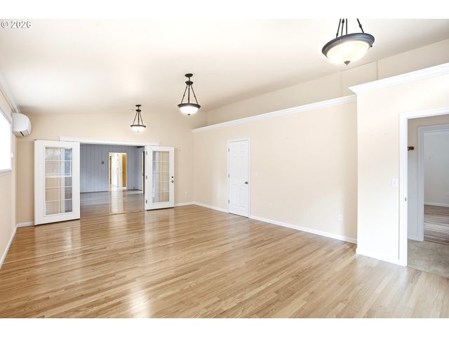 105 E 39TH Ave, Eugene, OR 97405
