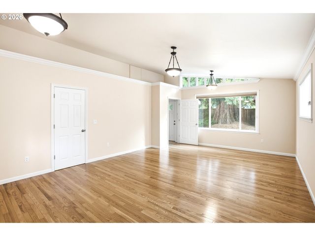 105 E 39TH Ave, Eugene, OR 97405