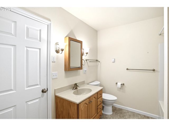 105 E 39TH Ave, Eugene, OR 97405