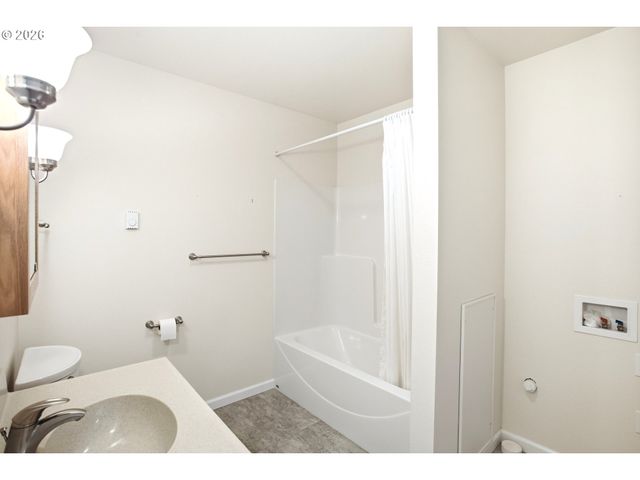 105 E 39TH Ave, Eugene, OR 97405