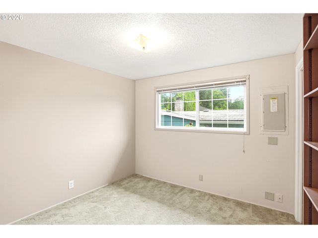 105 E 39TH Ave, Eugene, OR 97405