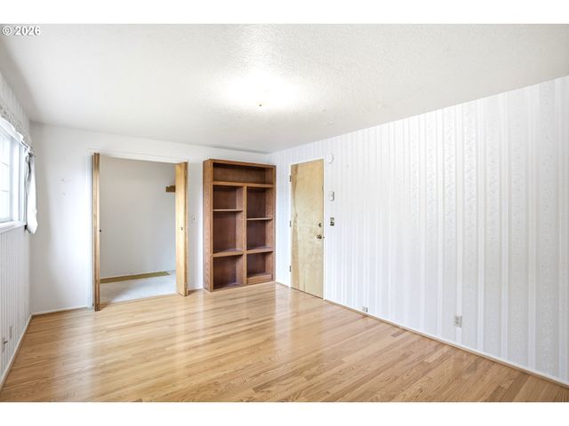 105 E 39TH Ave, Eugene, OR 97405