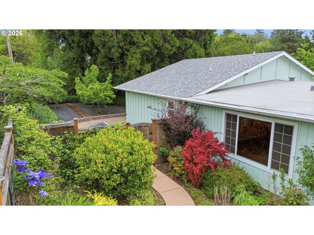 105 E 39TH Ave, Eugene, OR 97405