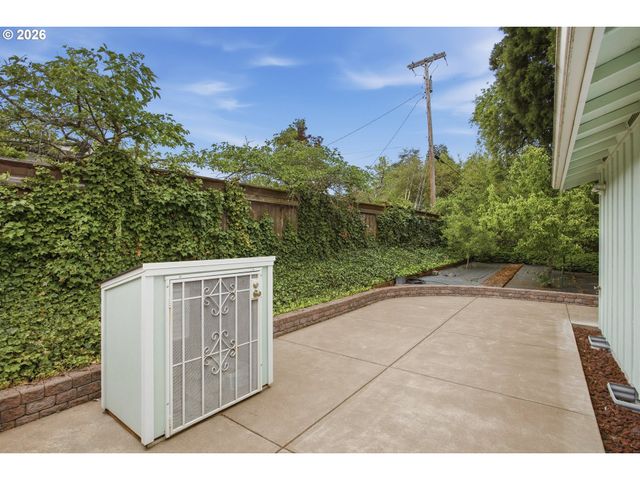 105 E 39TH Ave, Eugene, OR 97405