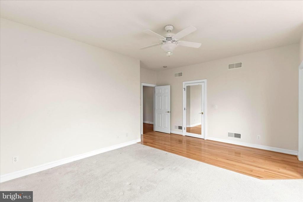 Image 23 of property listing at 1101 TURNBERRY LN, York, PA 17403