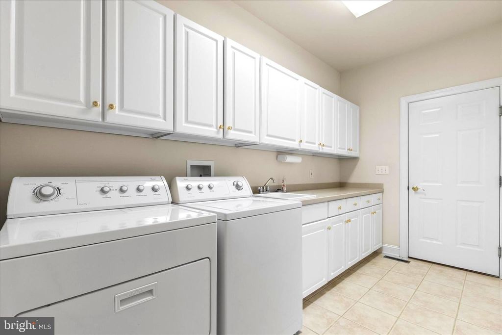 Image 26 of property listing at 1101 TURNBERRY LN, York, PA 17403