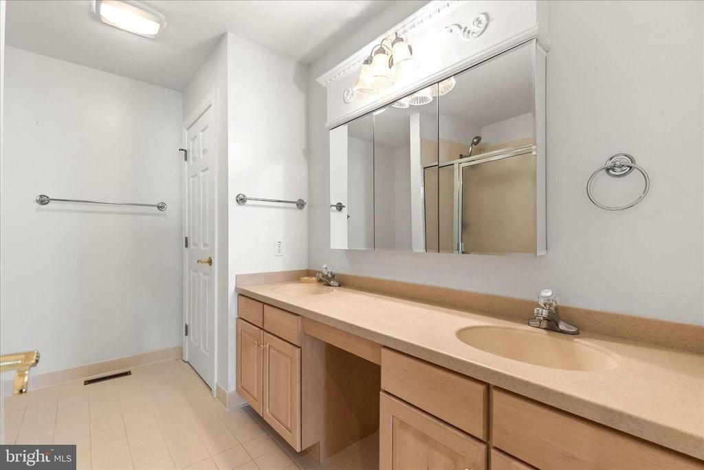 Image 39 of property listing at 1101 TURNBERRY LN, York, PA 17403