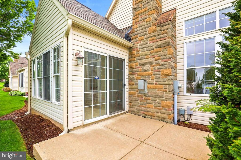 Image 45 of property listing at 1101 TURNBERRY LN, York, PA 17403