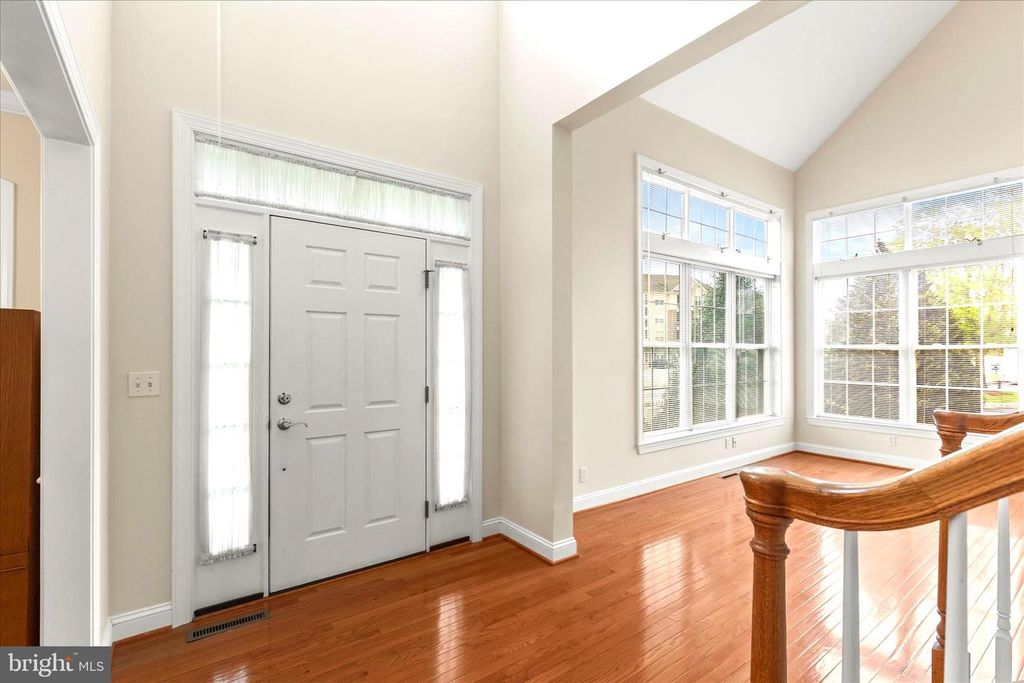 Image 8 of property listing at 1101 TURNBERRY LN, York, PA 17403