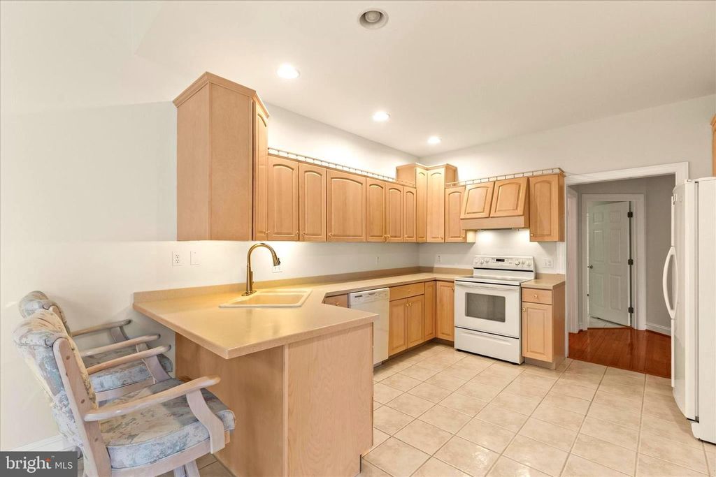 Image 9 of property listing at 1101 TURNBERRY LN, York, PA 17403