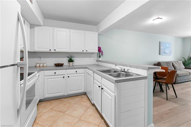 4121 Residence DR 303, Fort Myers, FL 33901