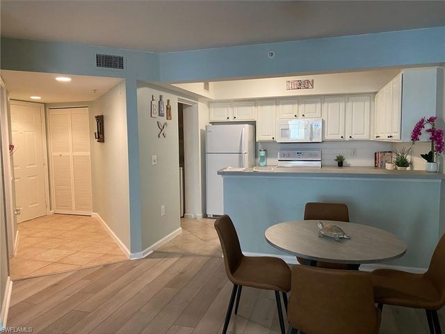 4121 Residence DR 303, Fort Myers, FL 33901