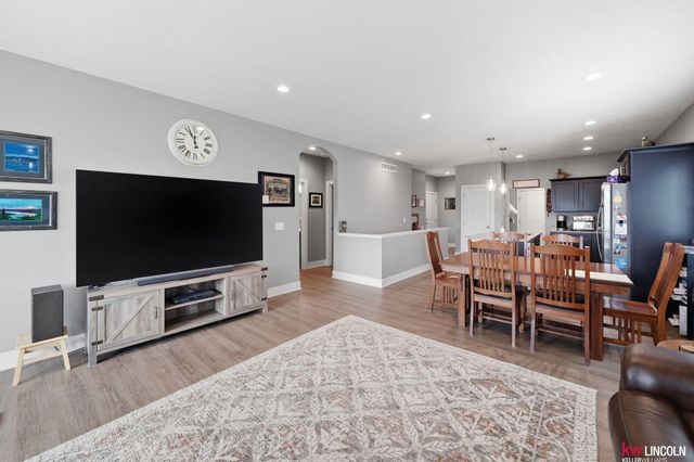 5013 W Hillsboro Drive, Lincoln, NE 68528