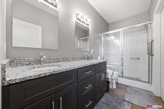 5013 W Hillsboro Drive, Lincoln, NE 68528