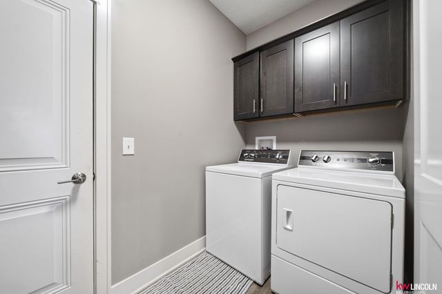 5013 W Hillsboro Drive, Lincoln, NE 68528