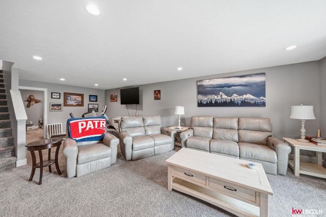 5013 W Hillsboro Drive, Lincoln, NE 68528