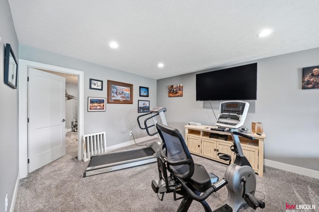 5013 W Hillsboro Drive, Lincoln, NE 68528