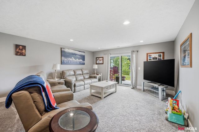 5013 W Hillsboro Drive, Lincoln, NE 68528