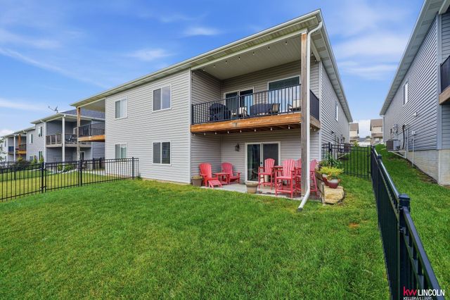 5013 W Hillsboro Drive, Lincoln, NE 68528