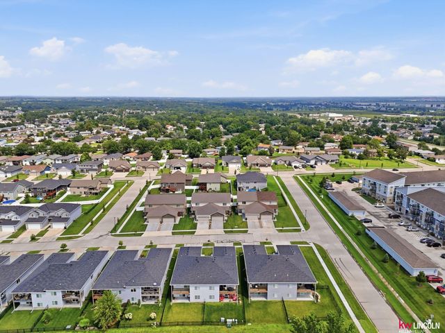 5013 W Hillsboro Drive, Lincoln, NE 68528